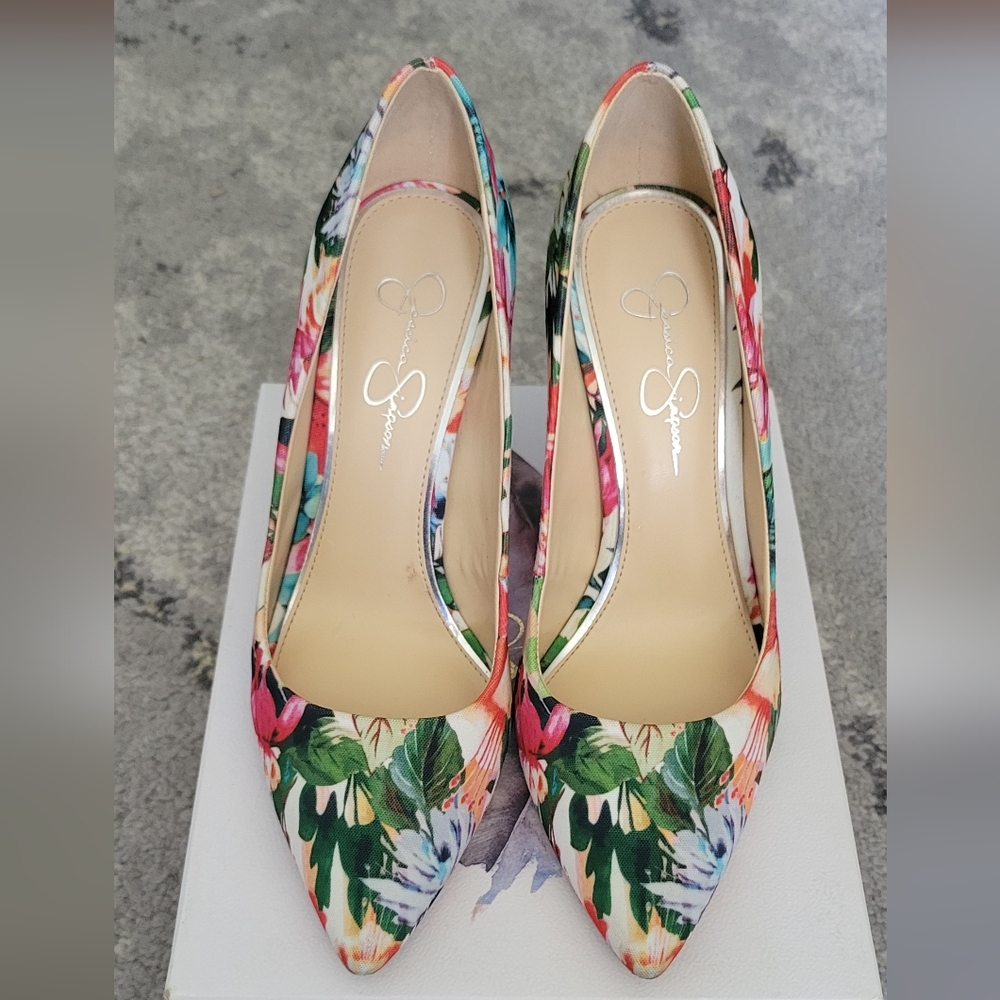 Beautiful Floral Pump (Excellent Condition)